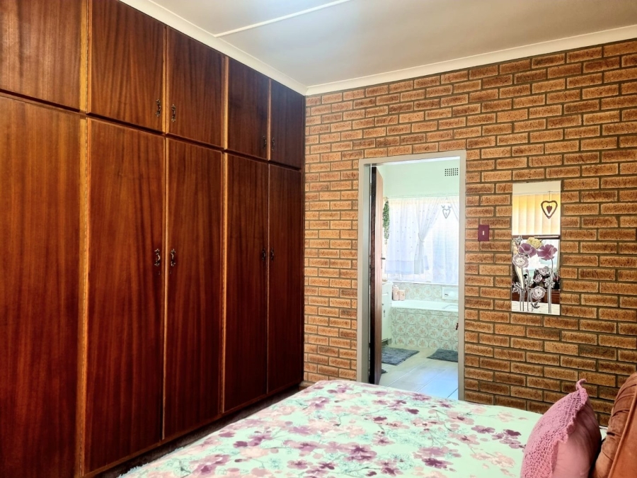 4 Bedroom Property for Sale in Lindene Northern Cape